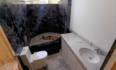 Venta de hermosa casa de ocasión en Chacarilla San Borja