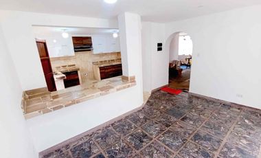 Venta de hermosa casa de ocasión en Chacarilla San Borja