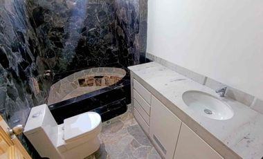 Venta de hermosa casa de ocasión en Chacarilla San Borja