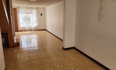 Se vende amplia casa, a 10 minutos caminando, Metro y Hospital Sotero del Rio