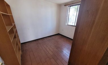 Se vende amplia casa, a 10 minutos caminando, Metro y Hospital Sotero del Rio