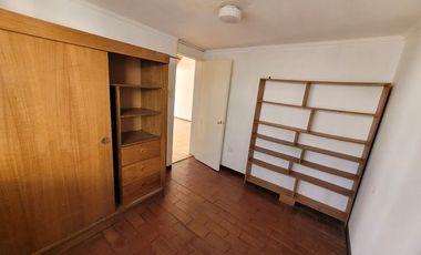 Se vende amplia casa, a 10 minutos caminando, Metro y Hospital Sotero del Rio