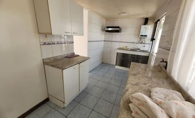Se vende amplia casa, a 10 minutos caminando, Metro y Hospital Sotero del Rio