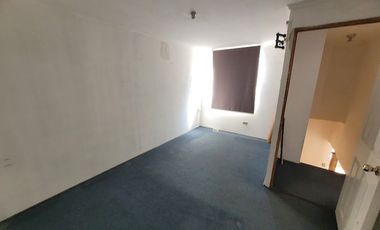 Se vende amplia casa, a 10 minutos caminando, Metro y Hospital Sotero del Rio