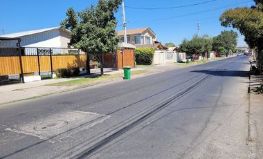 Se vende amplia casa, a 10 minutos caminando, Metro y Hospital Sotero del Rio