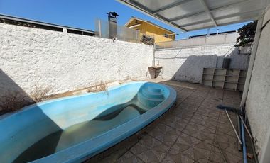 Se vende amplia casa, a 10 minutos caminando, Metro y Hospital Sotero del Rio