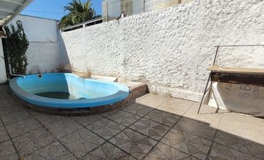 Se vende amplia casa, a 10 minutos caminando, Metro y Hospital Sotero del Rio