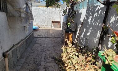 Se vende amplia casa, a 10 minutos caminando, Metro y Hospital Sotero del Rio
