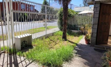 Se vende amplia casa, a 10 minutos caminando, Metro y Hospital Sotero del Rio