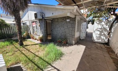 Se vende amplia casa, a 10 minutos caminando, Metro y Hospital Sotero del Rio