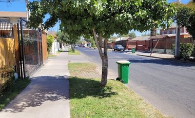 Se vende amplia casa, a 10 minutos caminando, Metro y Hospital Sotero del Rio