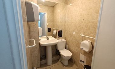 ARRIENDO  Local Comercial de 82 m2, Metro Los Leones