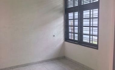 DISEWAKAN Rumah Rungkut Mapan Tengah Kondisi Bagus