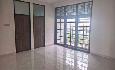 DISEWAKAN Rumah Rungkut Mapan Tengah Kondisi Bagus