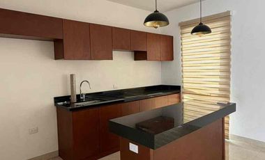 Se renta casa de 3 habitaciones con páneles y alberca.