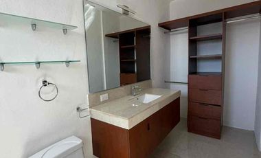 Se renta casa de 3 habitaciones con páneles y alberca.