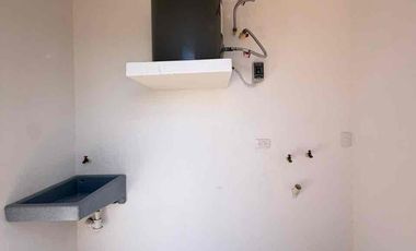 Se renta casa de 3 habitaciones con páneles y alberca.