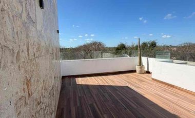 Se renta casa de 3 habitaciones con páneles y alberca.