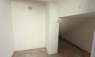 Se renta casa de 3 habitaciones con páneles y alberca.