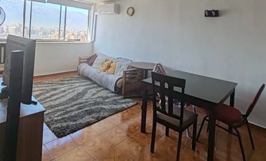¡Tu próximo hogar en Providencia: Totalmente amoblado y a pasos del Metro!
