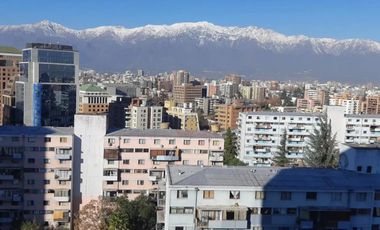 ¡Tu próximo hogar en Providencia: Totalmente amoblado y a pasos del Metro!