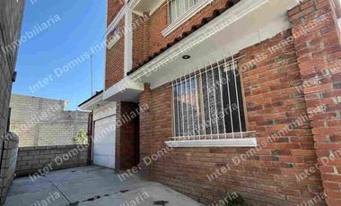 Casa en renta en pueblo histórico Santa María Magdalena Ocotitlán, Metepec.