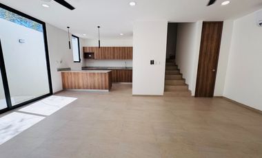 TOWNHOUSE EN SAN JUAN BAUTISTA, MÉRIDA