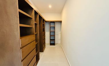 CASA FRENTE AL LAGO EN ALTOZANO MÉRIDA