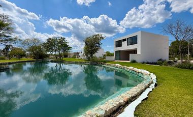 CASA FRENTE AL LAGO EN ALTOZANO MÉRIDA