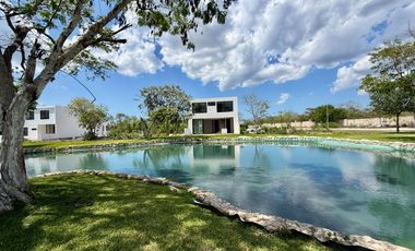 CASA FRENTE AL LAGO EN ALTOZANO MÉRIDA