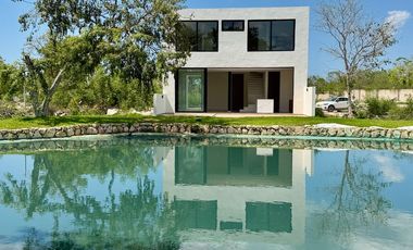 CASA FRENTE AL LAGO EN ALTOZANO MÉRIDA