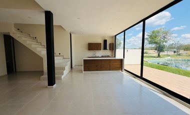 CASA FRENTE AL LAGO EN ALTOZANO MÉRIDA