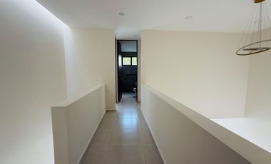 CASA FRENTE AL LAGO EN ALTOZANO MÉRIDA
