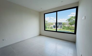 CASA FRENTE AL LAGO EN ALTOZANO MÉRIDA