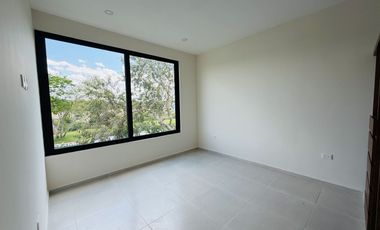 CASA FRENTE AL LAGO EN ALTOZANO MÉRIDA