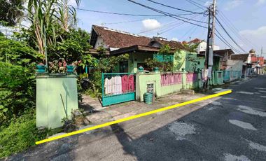 Tanah Hook Hadap Jl. Slamet Riyadi Solo