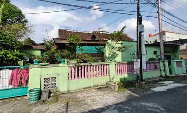Tanah Hook Hadap Jl. Slamet Riyadi Solo