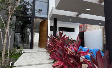 Residencia Moderna de Estreno en Vía Cumbres, Cancún | 4 Rec. (Una en PB) y Amenidades Premium