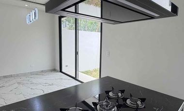 Residencia Moderna de Estreno en Vía Cumbres, Cancún | 4 Rec. (Una en PB) y Amenidades Premium