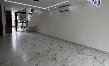 Residencia Moderna de Estreno en Vía Cumbres, Cancún | 4 Rec. (Una en PB) y Amenidades Premium