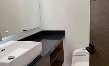 Residencia Moderna de Estreno en Vía Cumbres, Cancún | 4 Rec. (Una en PB) y Amenidades Premium