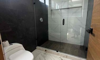 Residencia Moderna de Estreno en Vía Cumbres, Cancún | 4 Rec. (Una en PB) y Amenidades Premium