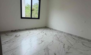 Residencia Moderna de Estreno en Vía Cumbres, Cancún | 4 Rec. (Una en PB) y Amenidades Premium