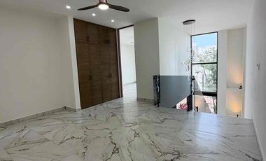 Residencia Moderna de Estreno en Vía Cumbres, Cancún | 4 Rec. (Una en PB) y Amenidades Premium