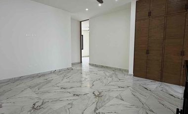 Residencia Moderna de Estreno en Vía Cumbres, Cancún | 4 Rec. (Una en PB) y Amenidades Premium