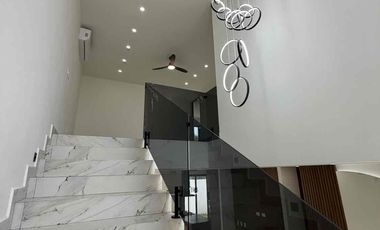 Residencia Moderna de Estreno en Vía Cumbres, Cancún | 4 Rec. (Una en PB) y Amenidades Premium
