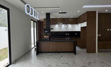 Residencia Moderna de Estreno en Vía Cumbres, Cancún | 4 Rec. (Una en PB) y Amenidades Premium