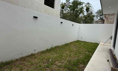 Residencia Moderna de Estreno en Vía Cumbres, Cancún | 4 Rec. (Una en PB) y Amenidades Premium