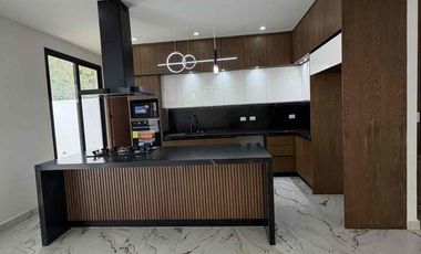 Residencia Moderna de Estreno en Vía Cumbres, Cancún | 4 Rec. (Una en PB) y Amenidades Premium