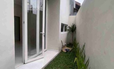RUMAH SIAP HUNI DI JALAN GITO GATI, DEKAT DENGAN MASJID SUCIATI
